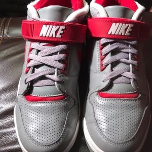 Men’s size 8 Nike air sneakers